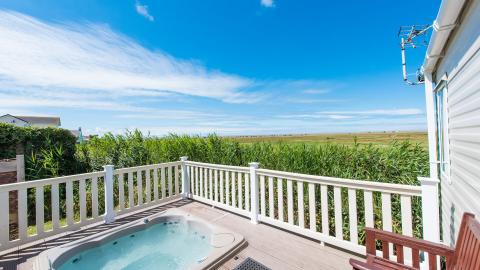 apartment with hot tub at Surf Bay