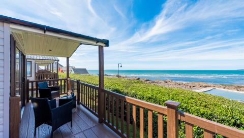 caravans over looking the sea at Beachside Holiday Park in Westward Ho!