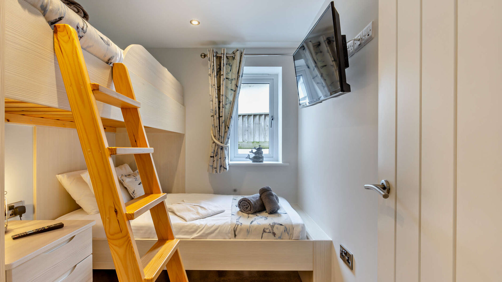 bunk bedroom at Driftwood apartment