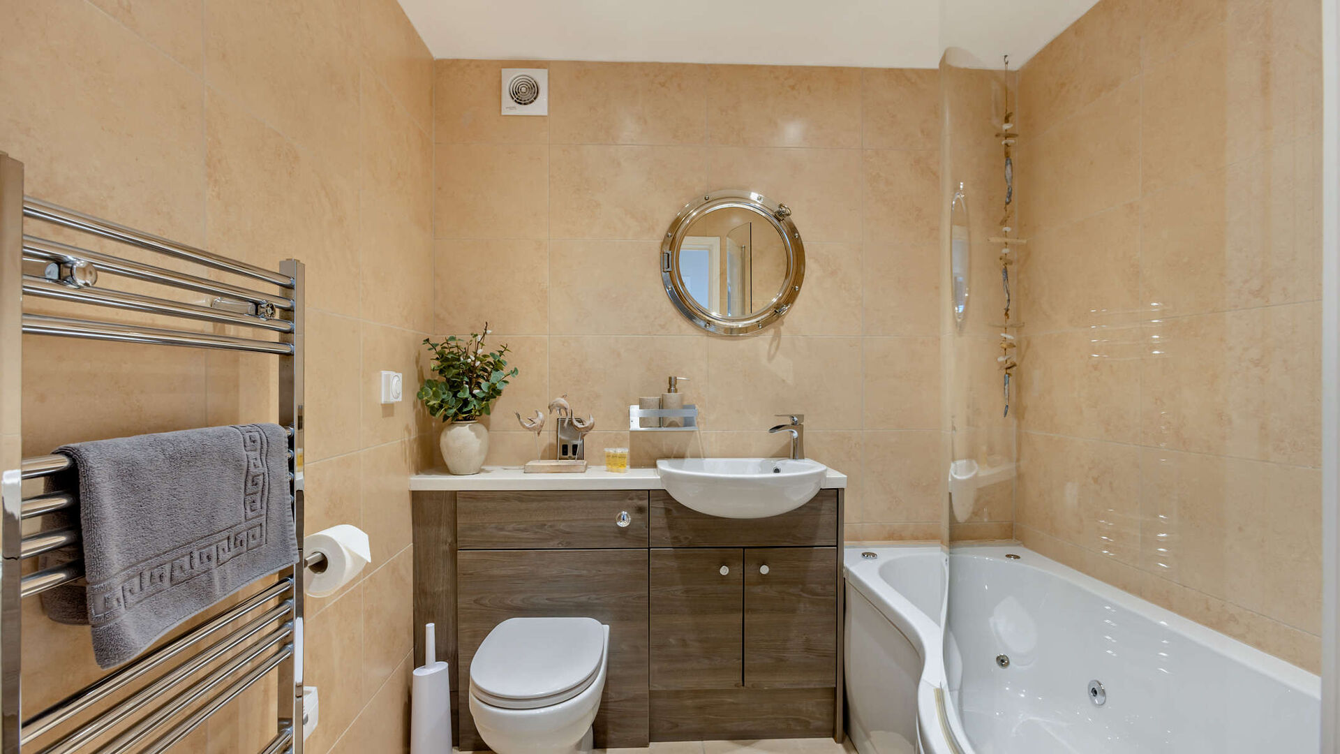 main bathroom at Driftwood apartment