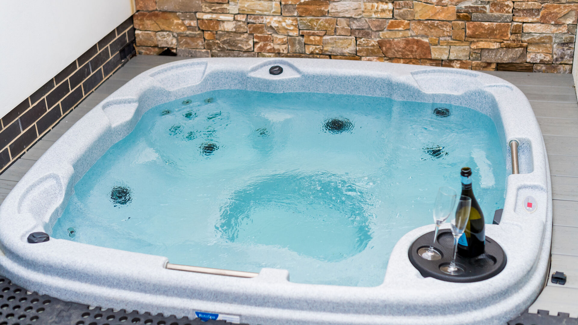 hot tub at Pebbleridge apartment in Westward Ho!