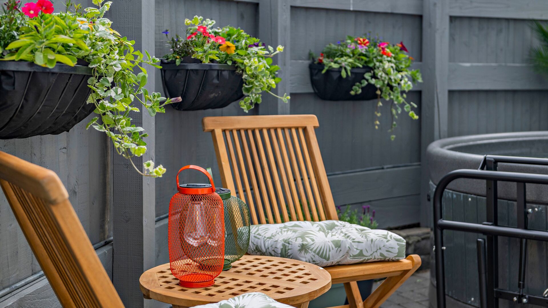 seating in the garden at Waters edge apartment