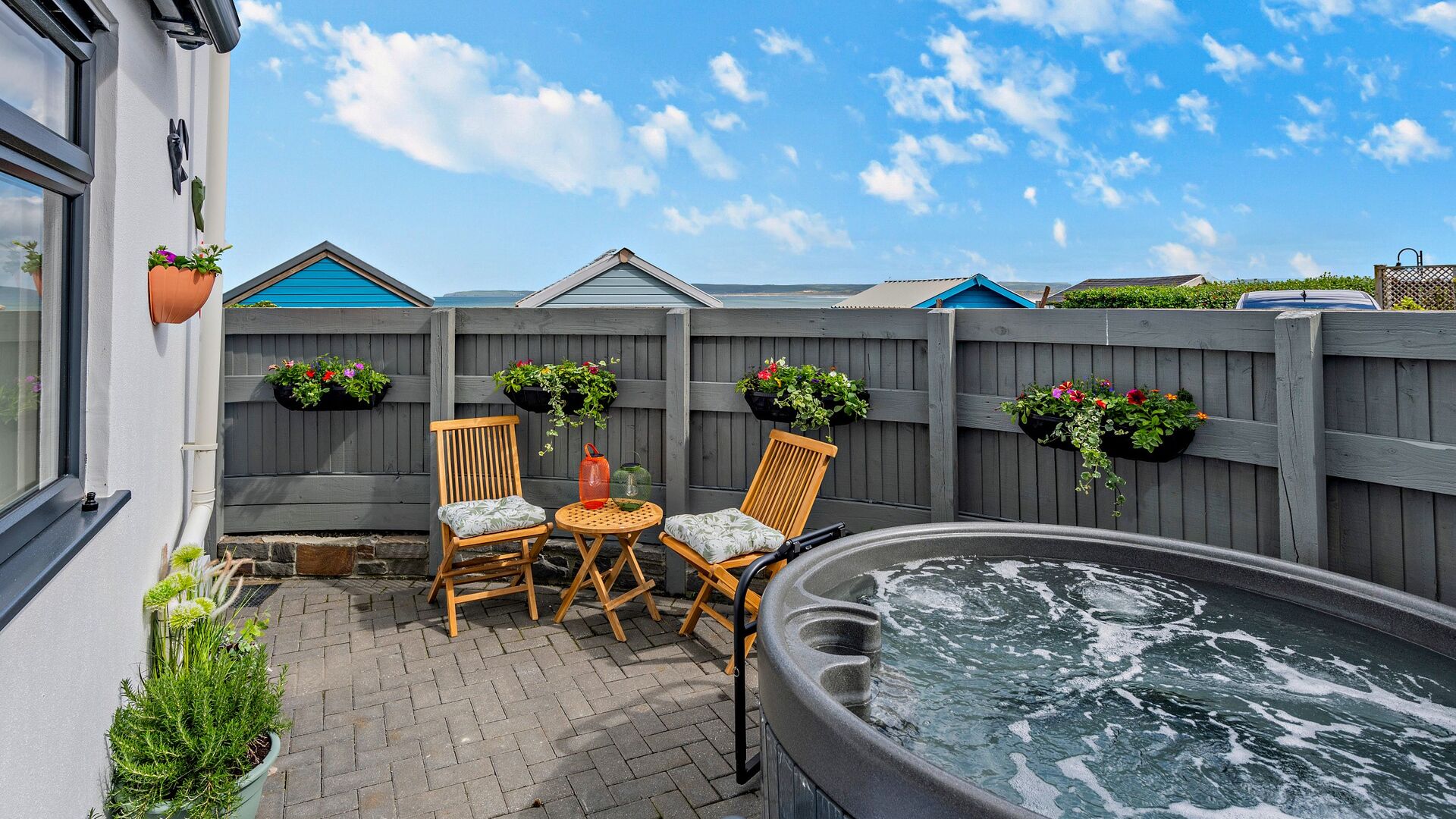 courtyard garden at Waters edge apartment